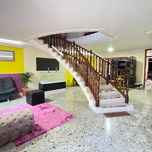 Habitación en casa particular Colors - Comodas Estadio, Medellín